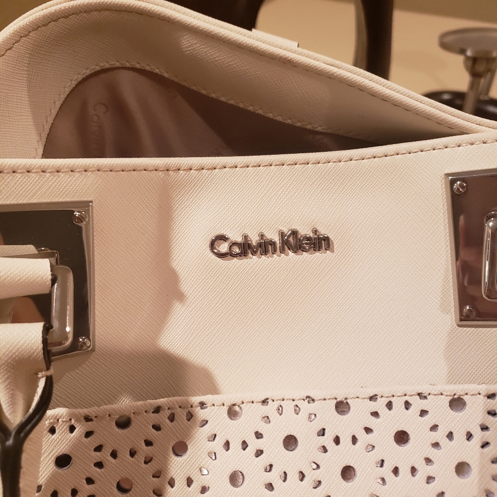 Calvin Klein - Picture 5 of 5